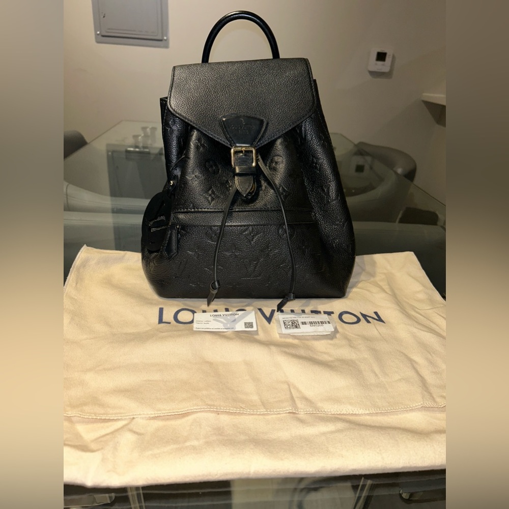 AUTHENTIC Louis vuitton montsouris backpack black